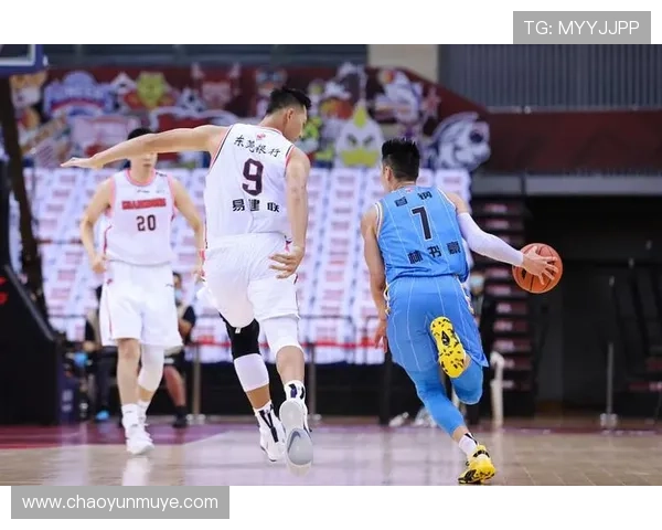 赛后分析:北京足球队与重庆足球队的比赛节奏与战术对比探讨 赛后分析:北京足球队与重庆足球队的比赛节奏与战术对比探讨