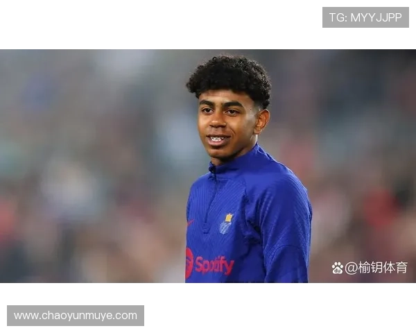 日本17岁足球明星崭露头角引发全球关注未来可期的足坛新星