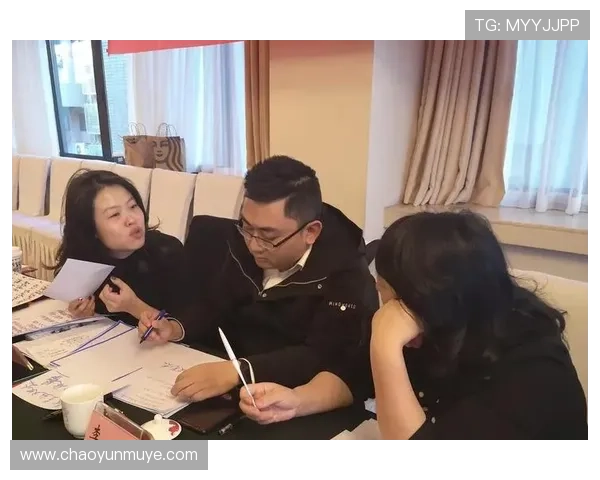 杭州足球队与重庆足球队赛后复盘团队协作分析与战术探讨